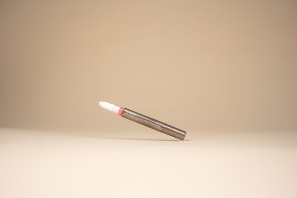 transparent hyaluronic lip oil with vitamin e & castor oil